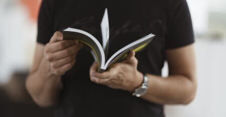 a-man-reading-a-book-FWYXQUH-min a-man-reading-a-book-FWYXQUH-min